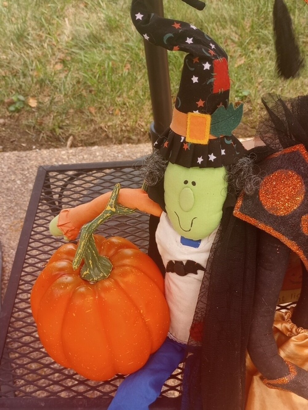 Halloween Witches / Soft Doll Display - Picture 5 of 11
